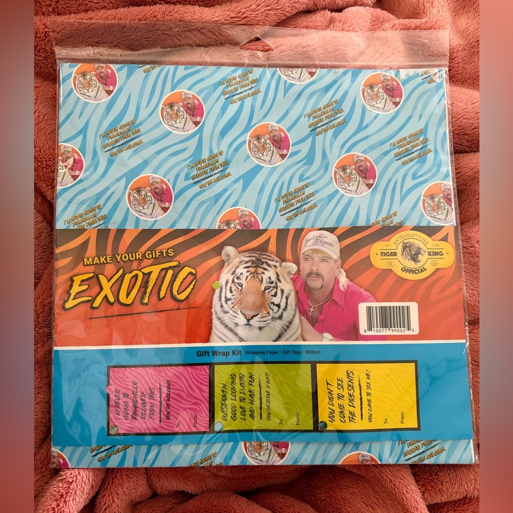Tiger King Joe Exotic Gift Wrap Kit,,‎ Wrapping paper, gift tags, and ribbon